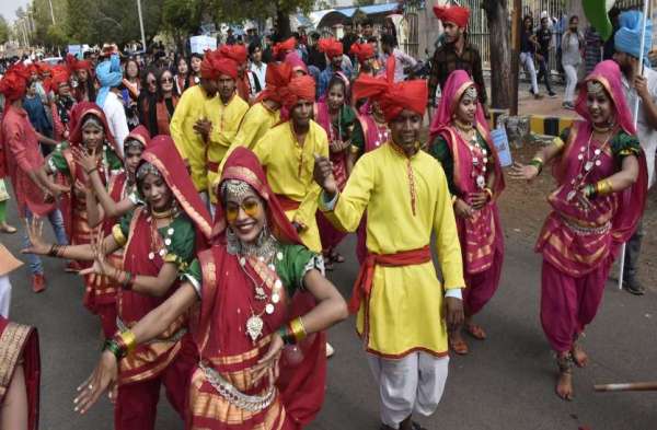 रैली में दिखी विविधता में एकता की झलक -बुंदेली छटा