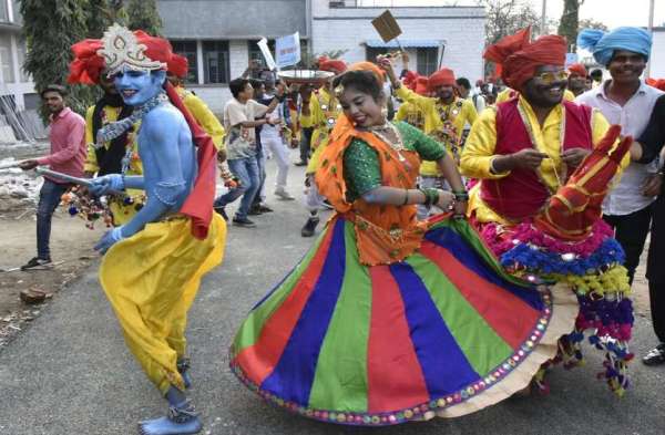 रैली में दिखी विविधता में एकता की झलक -बुंदेली छटा