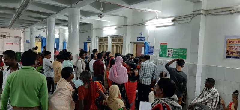 सोनोग्राफी के लिए गर्भवती महिलाओं को कराया जाता है घंटो इंतजार