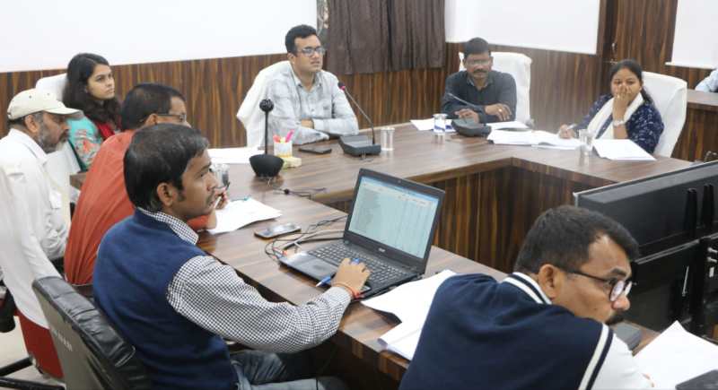 CMHO sahab! Pay attention to better CM help line than running mobile