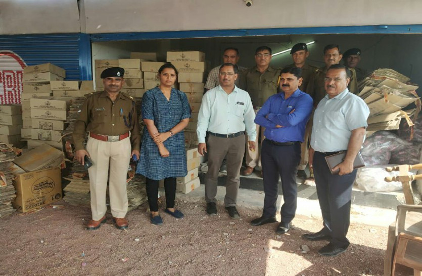 दुकान की आड़ में शराब बनाने की फैक्ट्री पकड़ी