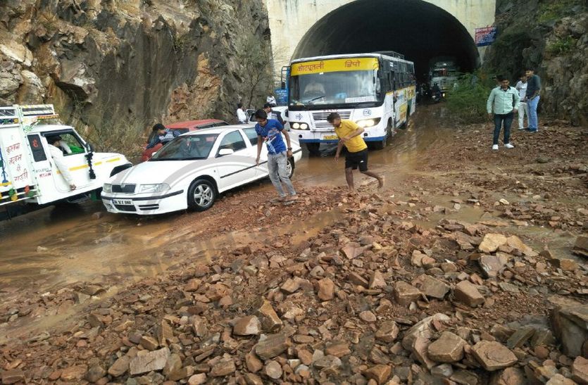 Landslide At Jindoli Ghati Surang In Alwar Due To Heavy Rain
