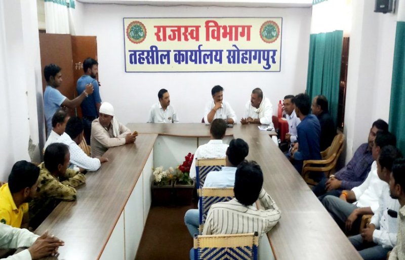 विरोध.... हार्वेस्टर मालिकों ने दी प्रशासन को खुली चेतावनी- नहीं लगाएंगे एसएमएस व भूसा मशीन