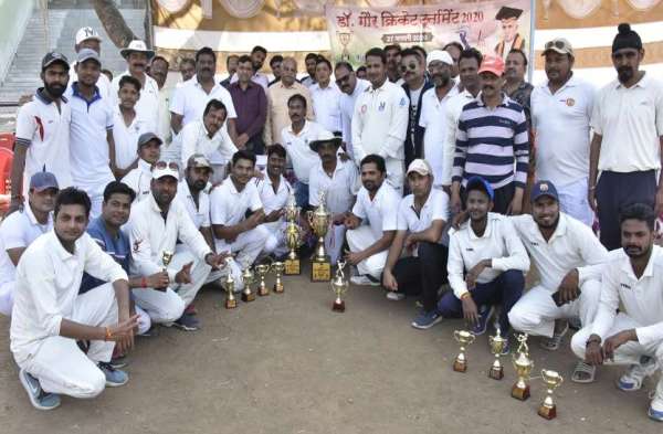 विवि की टीम को 100 रन से हराकर स्कूल शिक्षा ने किया गौर टूर्नामेंट पर कब्जा