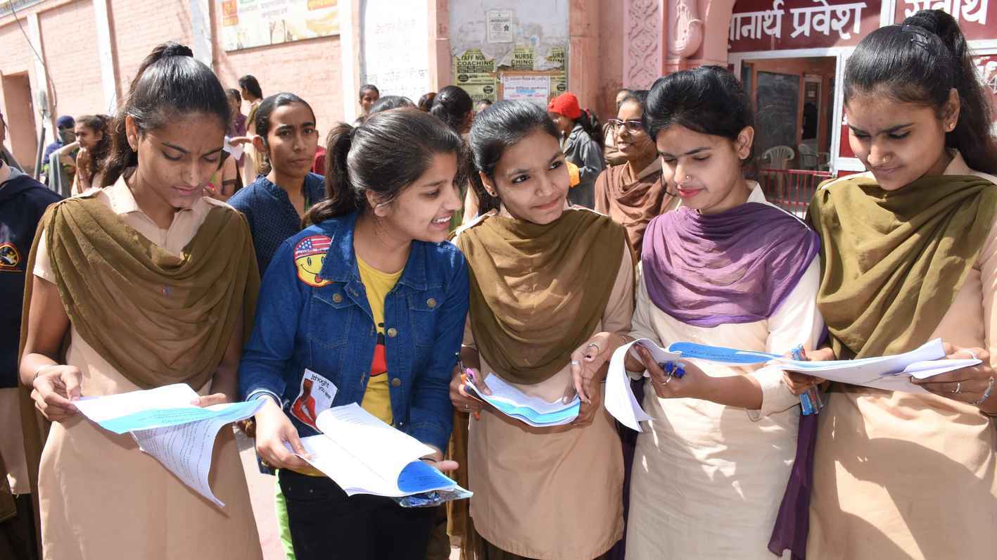 बोर्ड परीक्षा में पहले दिन 27 हजार 763 परीक्षार्थी बैठे