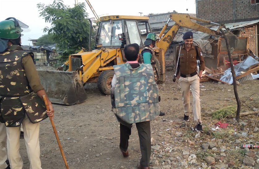 Joint action of police, administration, napa and excise department in Katariakheri village