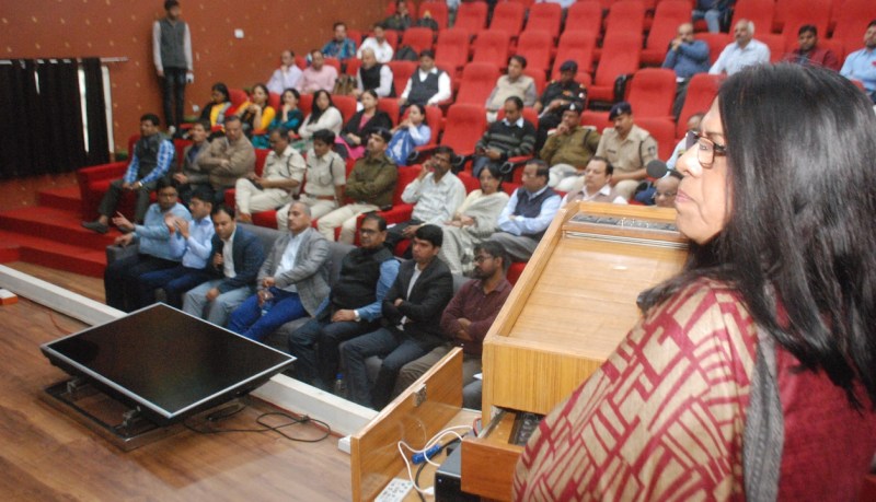 कोरोना वायरस अलर्ट: रेलवे स्टेशन पर तैनात होगी डॉक्टरों की टीम, निजी अस्पतालों पर भी रहेगी नजर