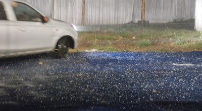 नीबू के आकार के ओले गिरे, किसानों के चेहरों पर चिंता