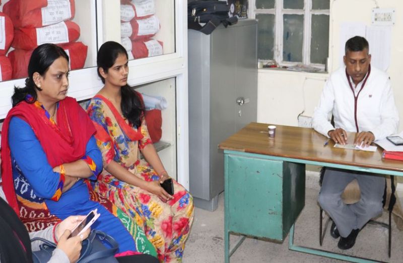 बच्चों की फीस के नहीं थे पैसे, मंथली देता तो कैसे!