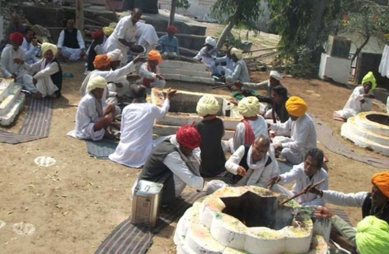 विष्णु महायज्ञ की 29 वीं वर्षगांठ पर 108 गांव के लोगों ने दी आहुतियां