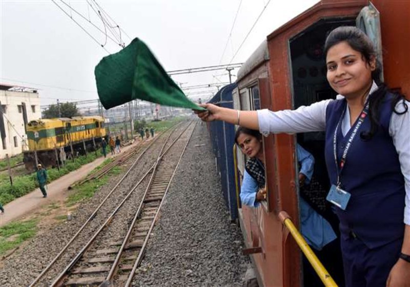 रेलवे की नई पहल, टिकट से लेकर सुरक्षा व्यवस्था तक, 8 मार्च को महिलाएं करेंगी ट्रेन का संचालन