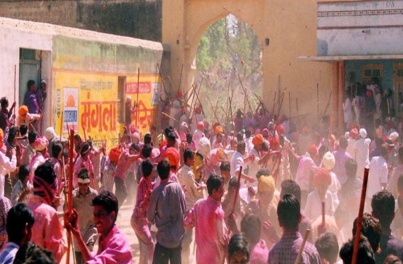 - आहोर कस्बे में होली के दूसरे दिन खेली जाने वाली भाटा गेर पर अब रोक