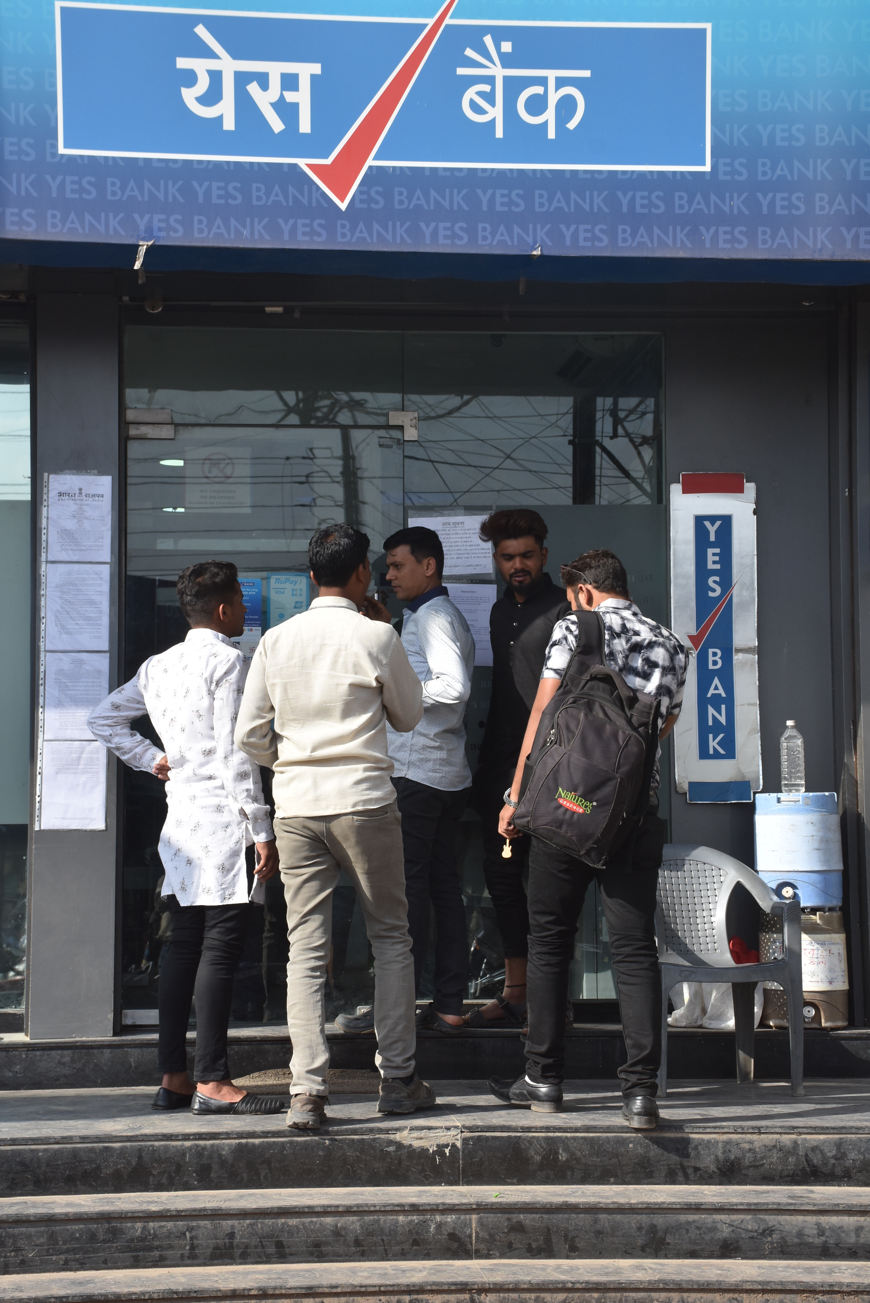Yes bank crisis: येस बैंक के खाताधारक सकते में