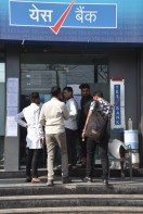 Yes bank crisis: येस बैंक के खाताधारक सकते में