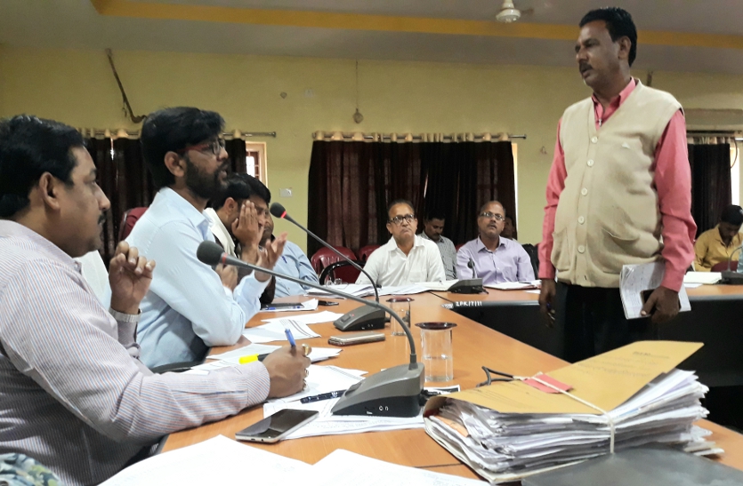 Panchayats review meeting, secretary suspended