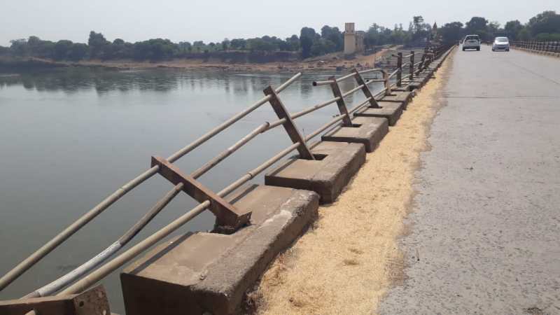 कमजोर हुआ हाइवे का ब्रिज, ज्वाइंट दरके, रैलिंग हो रही क्षतिग्रस्त