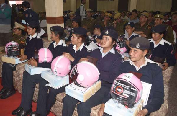 Outstanding work in traffic operations,,, crime control,,,,, on Women's Day ,,,, 12 women policemen honored