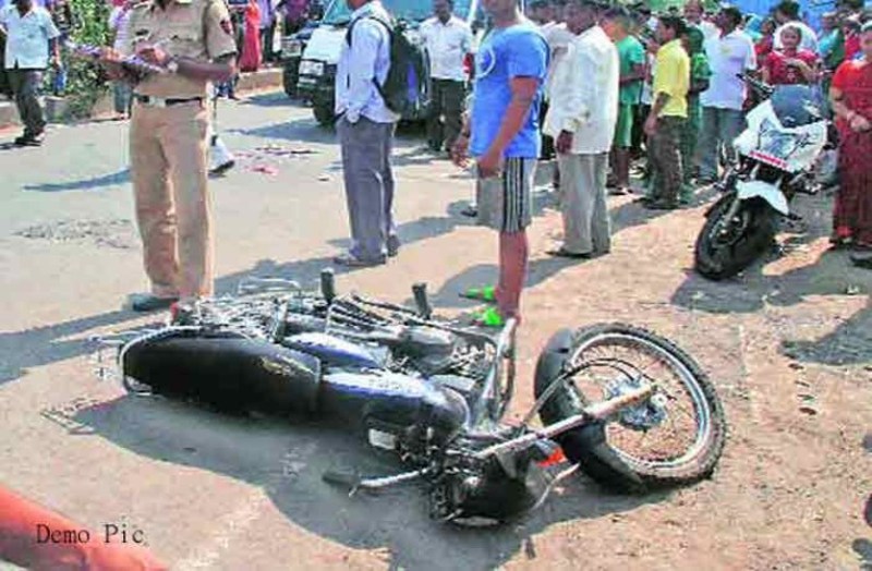 Wife Killed In Road Accident : Family Accident : Woma Death In Acciden