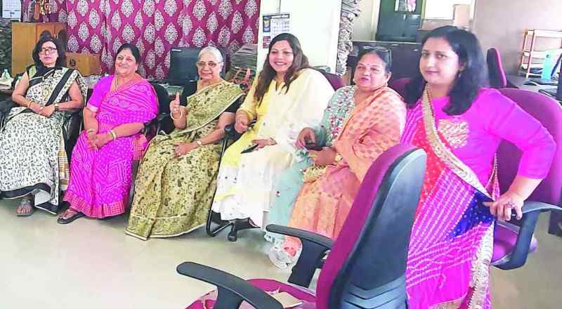 हंसी-ठहाकों के बीच लगे महिला शक्ति की जय के नारे