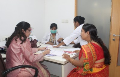 रामकृष्ण के डॉक्टरों ने किया 125 महिलाओं का निशुल्क इलाज