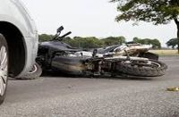 परीक्षा देने जा रहे छात्रों की बाइक ट्रेलर से टकराई, फिर मची चीख-पुकार