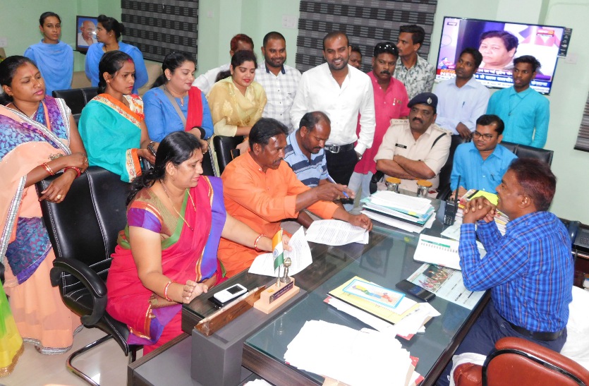 The girl who went to find the girl late in the night, the girl's house disappeared with her parents!