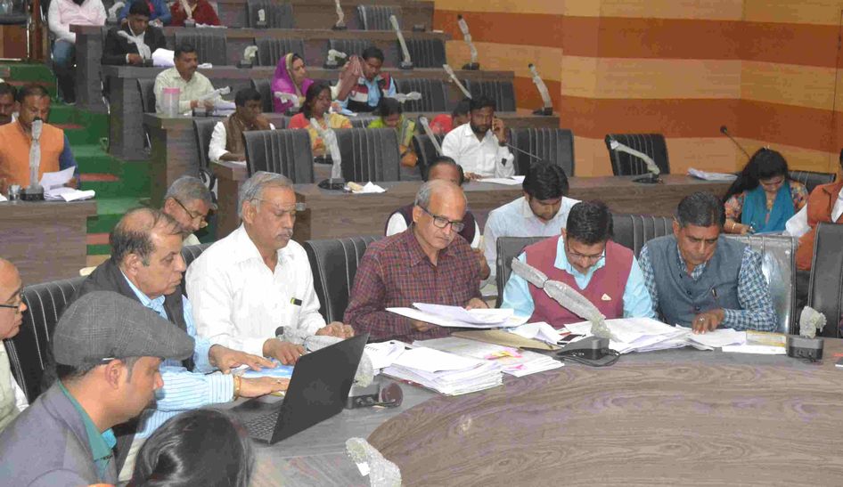 नगर निगम की साधारण सभा में जाना स्मार्ट सिटी अधिकारी को पड़ा भारी