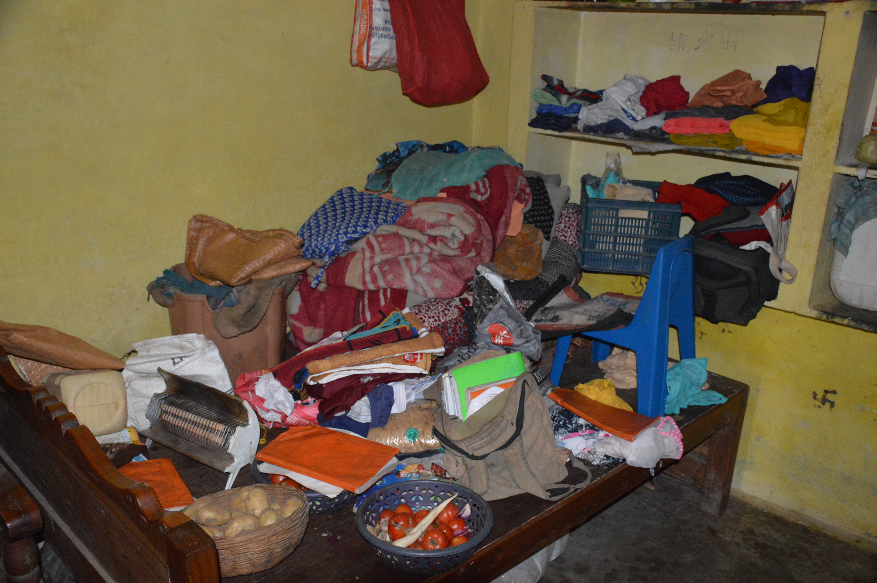 The family went to immerse the bones, the house was stolen in the hearse