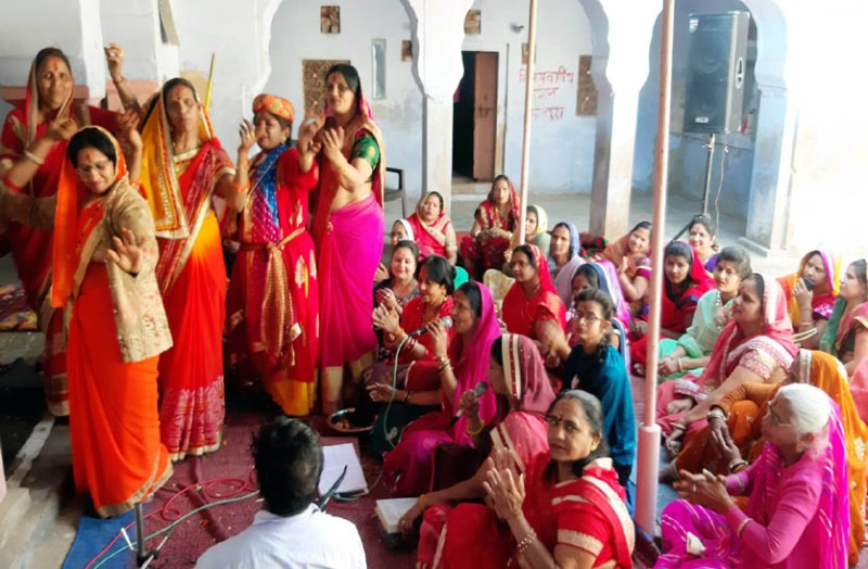 फागोत्सव की रही धूम, फाग गीतों पर किया जमकर नृत्य , फूलों की खेली होली