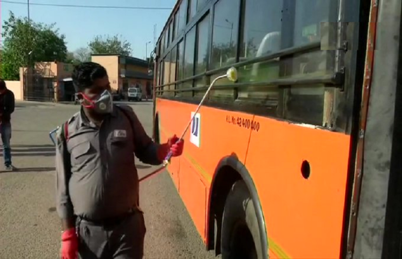 कोरोना से निपटने को दिल्ली सरकार सजग, मेट्रो और DTC बसों को किया जा रहा संक्रमण मुक्त