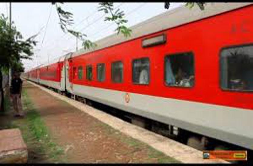 Indian railway: यात्रियों को इस ट्रेन में परोसा जाएगा गुजराती खाना