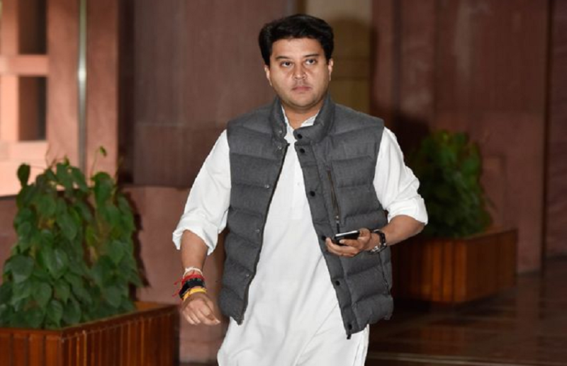 कांग्रेस का दावा ज्योतिरादित्य सिंधिया को पार्टी ने किया बाहर, कमल नाथ सरकार का गिरना तय!