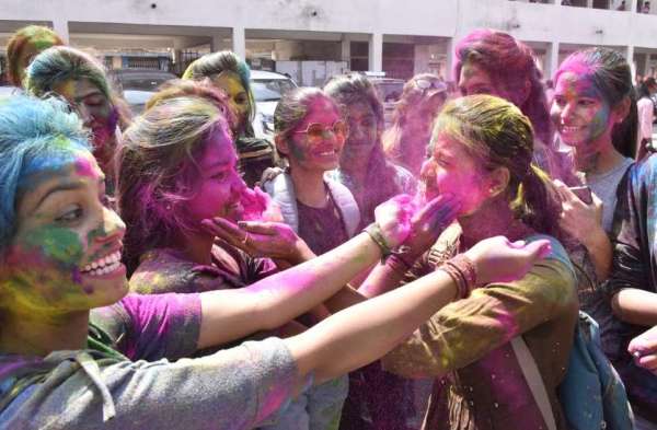 बुरा न मानो होली हैं