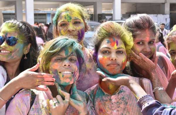 बुरा न मानो होली हैंबुरा न मानो होली हैं