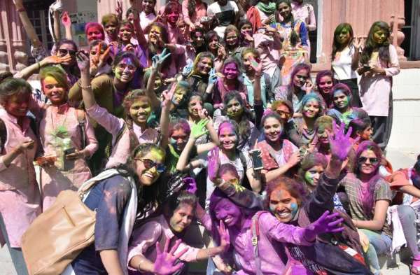 बुरा न मानो होली हैं