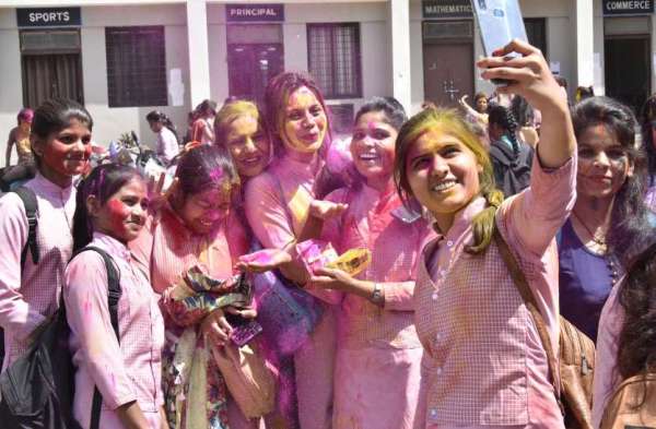 बुरा न मानो होली हैं