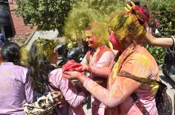 बुरा न मानो होली हैं