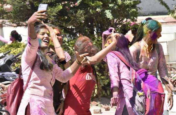 बुरा न मानो होली हैं