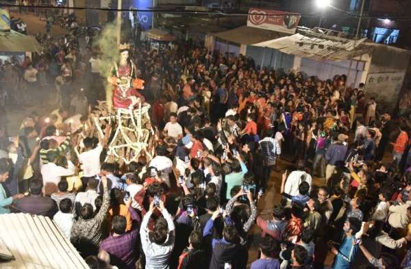 होली में जलाई बुराईयां, शहर में जगह-जगह हुआ होलिका दहन