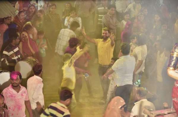 होली में जलाई बुराईयां, शहर में जगह-जगह हुआ होलिका दहन