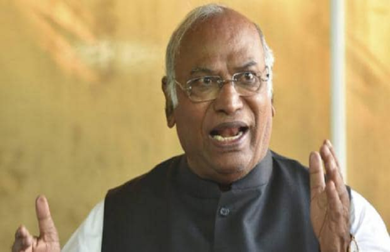 कांग्रेस छोड़ने से 3 दिन पहले मल्लिकार्जुन खड़गे की हुई थी ज्योतिरादित्य से बात, दिया था यह सुझाव