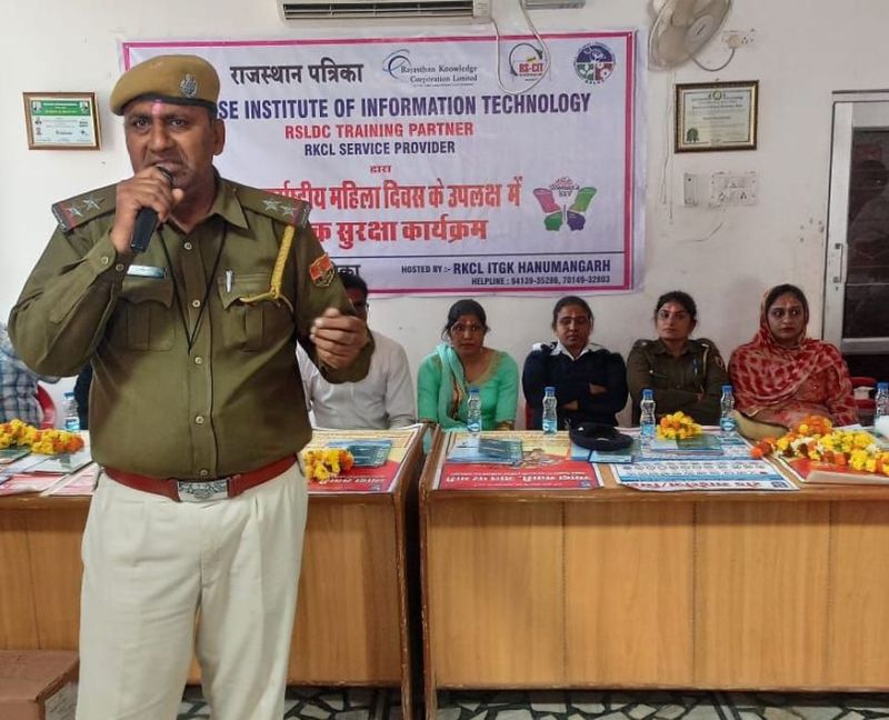 पिता, पुत्र व भाई को समझाए कि घर पर उनका इंतजार