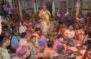 Holi played in Bihari ji temple with the singing of Holi