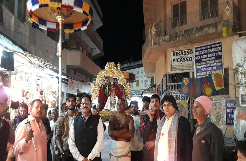 नए रंगजी मंदिर में चैत्र की सवारियां शुरू