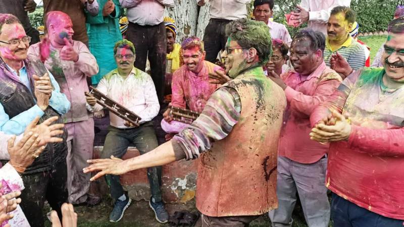 मोहम्मद अली की होली के रंग में धुला कोरोना वायरस का डर