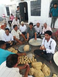 घर से लाते आटा-दाल तब होती घौंचा गोठ, कैसे पढि़ए पूरा समाचार