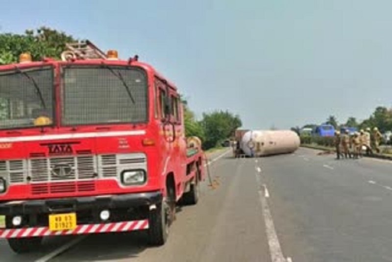 गैस टैंकर पलटा, बागनान में दहशत