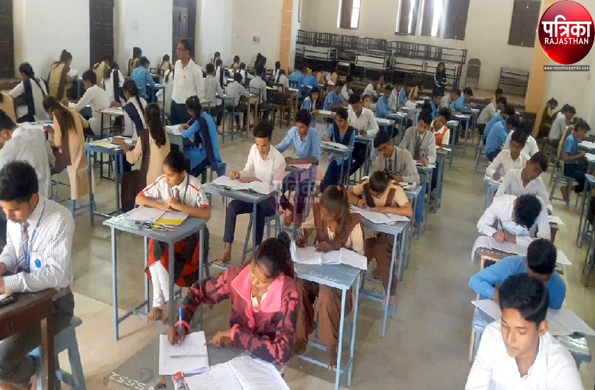 Board exam 2020 : 10वीं की परीक्षा हुई शुरू, परीक्षार्थियों ने लिखे सवालों के जवाब