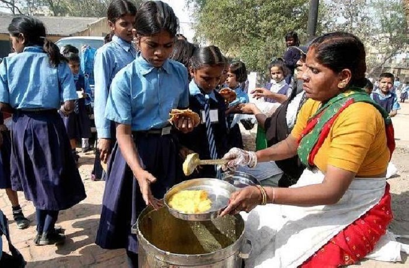 Teachers’ associations criticise move, demand more funds -10 per cent reduction in cooking oil use in mid-day meals Teachers’ associations criticise move, demand more funds -10 per cent reduction in cooking oil use in mid-day meals