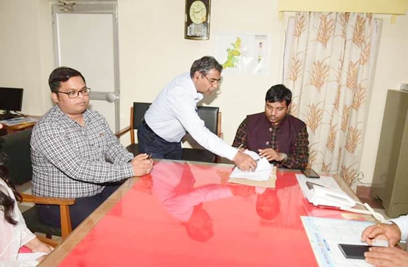 gwalior new collector koshlendra vikram singh took charge